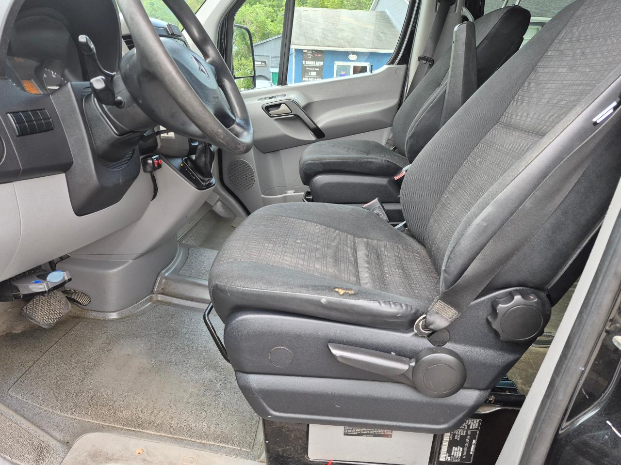 Mercedes-Benz Sprinter 2500 Passenger Van High Roof 144-in. WB 2014