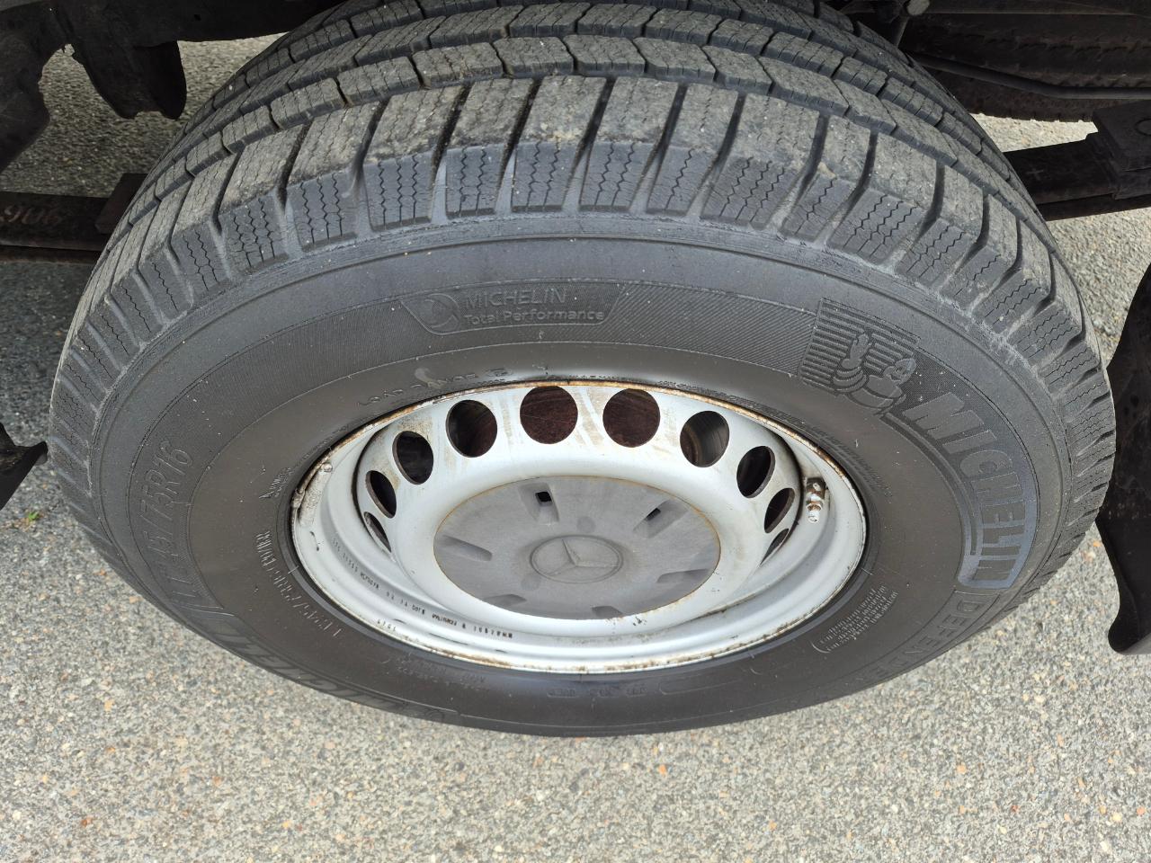 Mercedes-Benz Sprinter 2500 Passenger Van High Roof 144-in. WB 2014