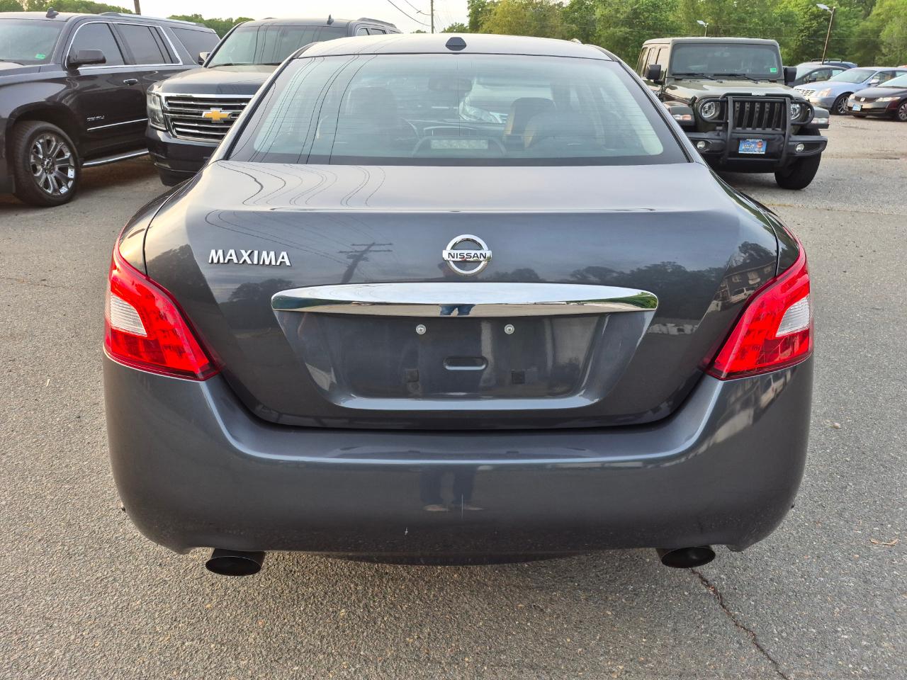Nissan Maxima SV 2010