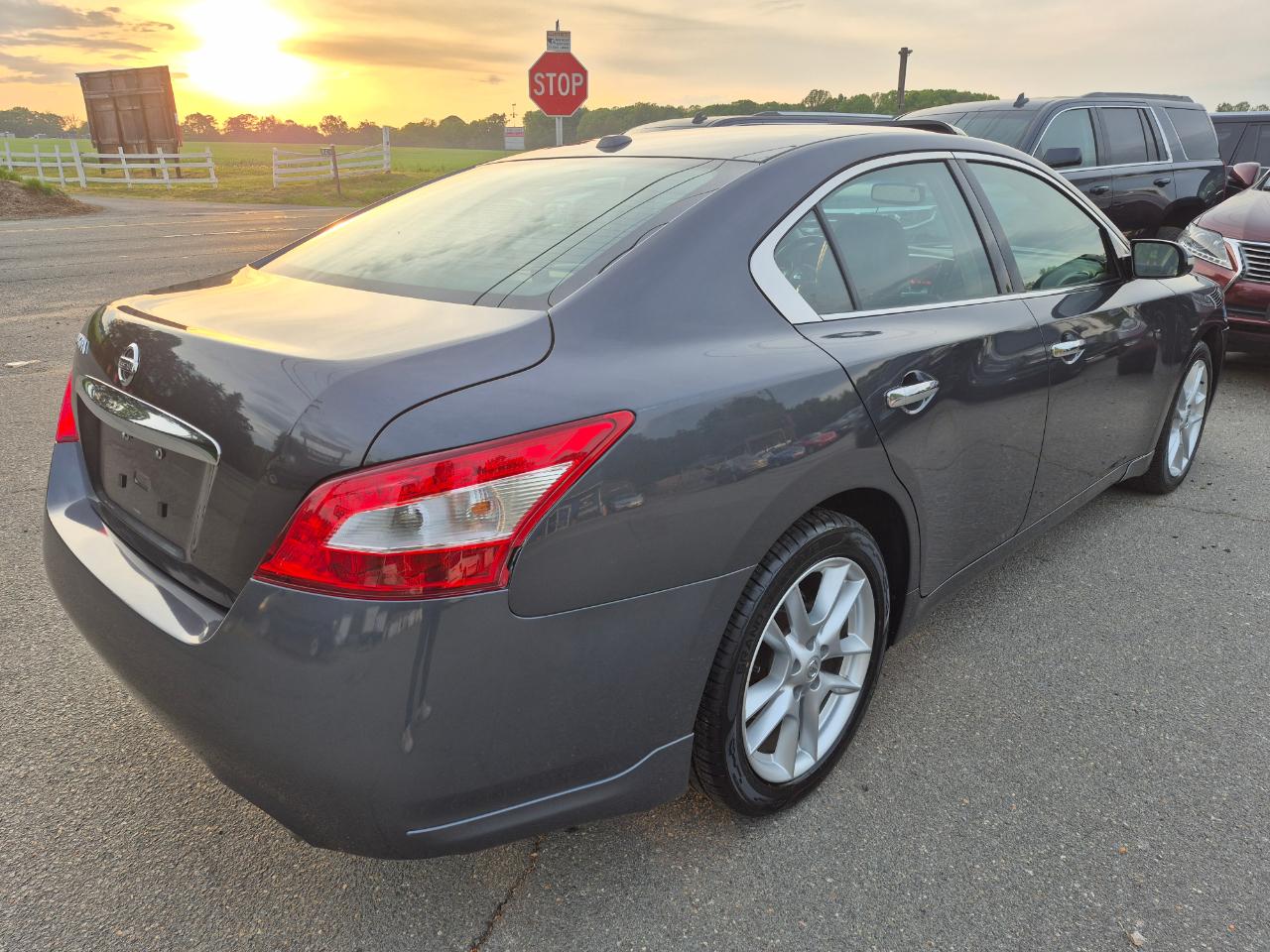 Nissan Maxima SV 2010