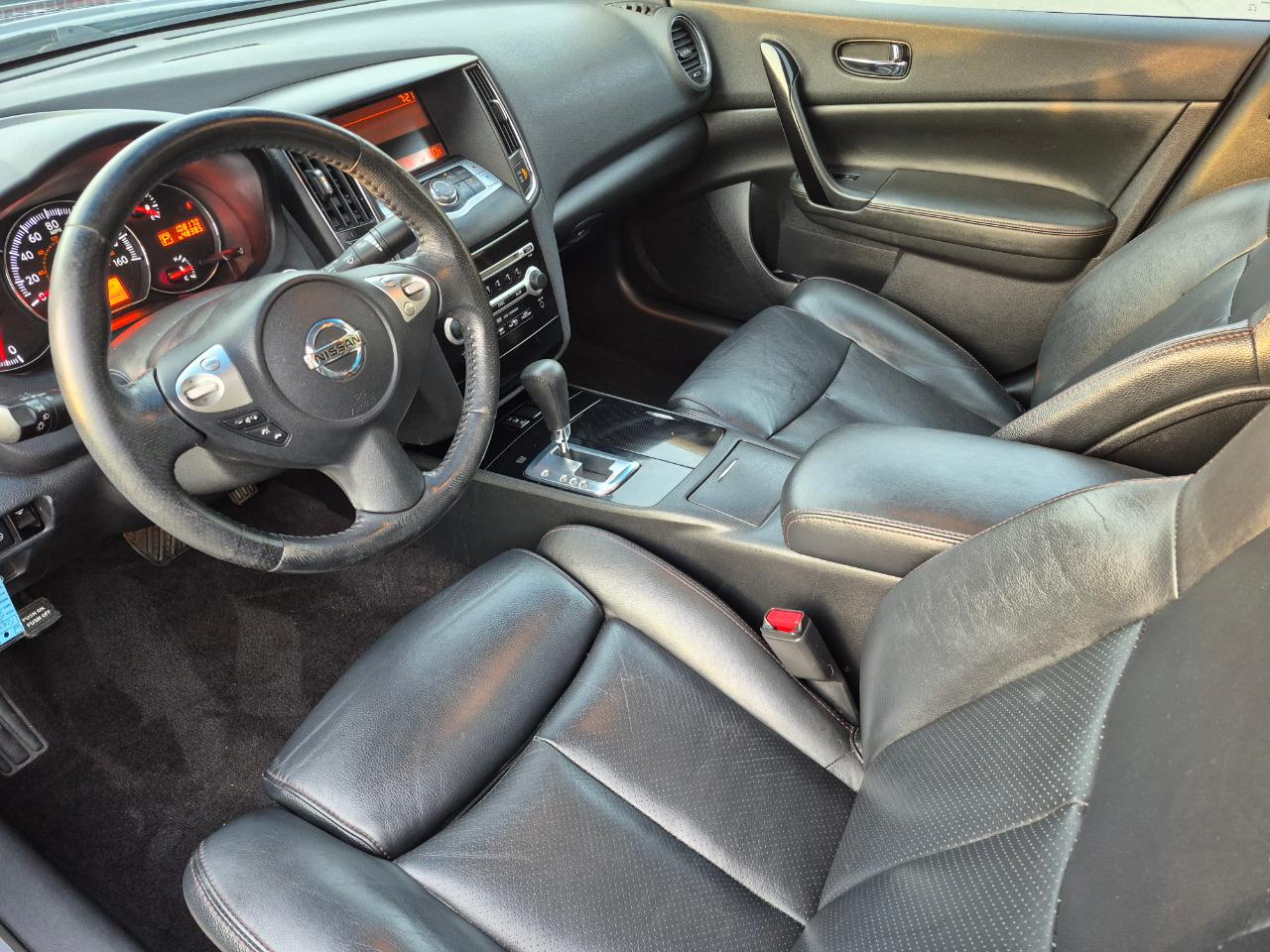 Nissan Maxima SV 2010