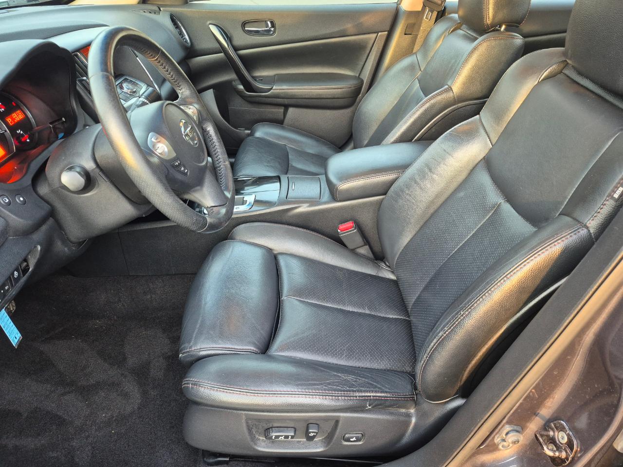 Nissan Maxima SV 2010