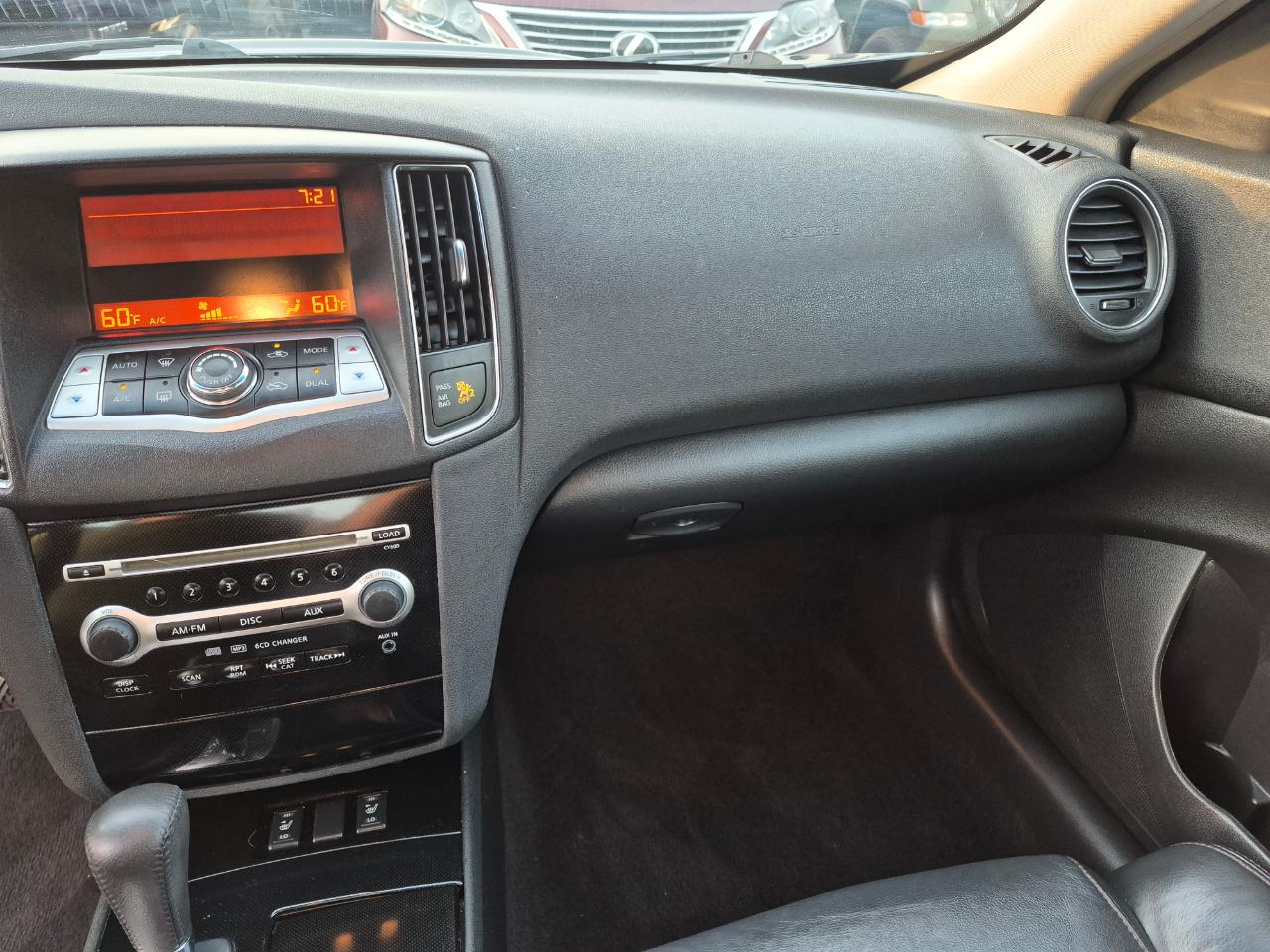 Nissan Maxima SV 2010