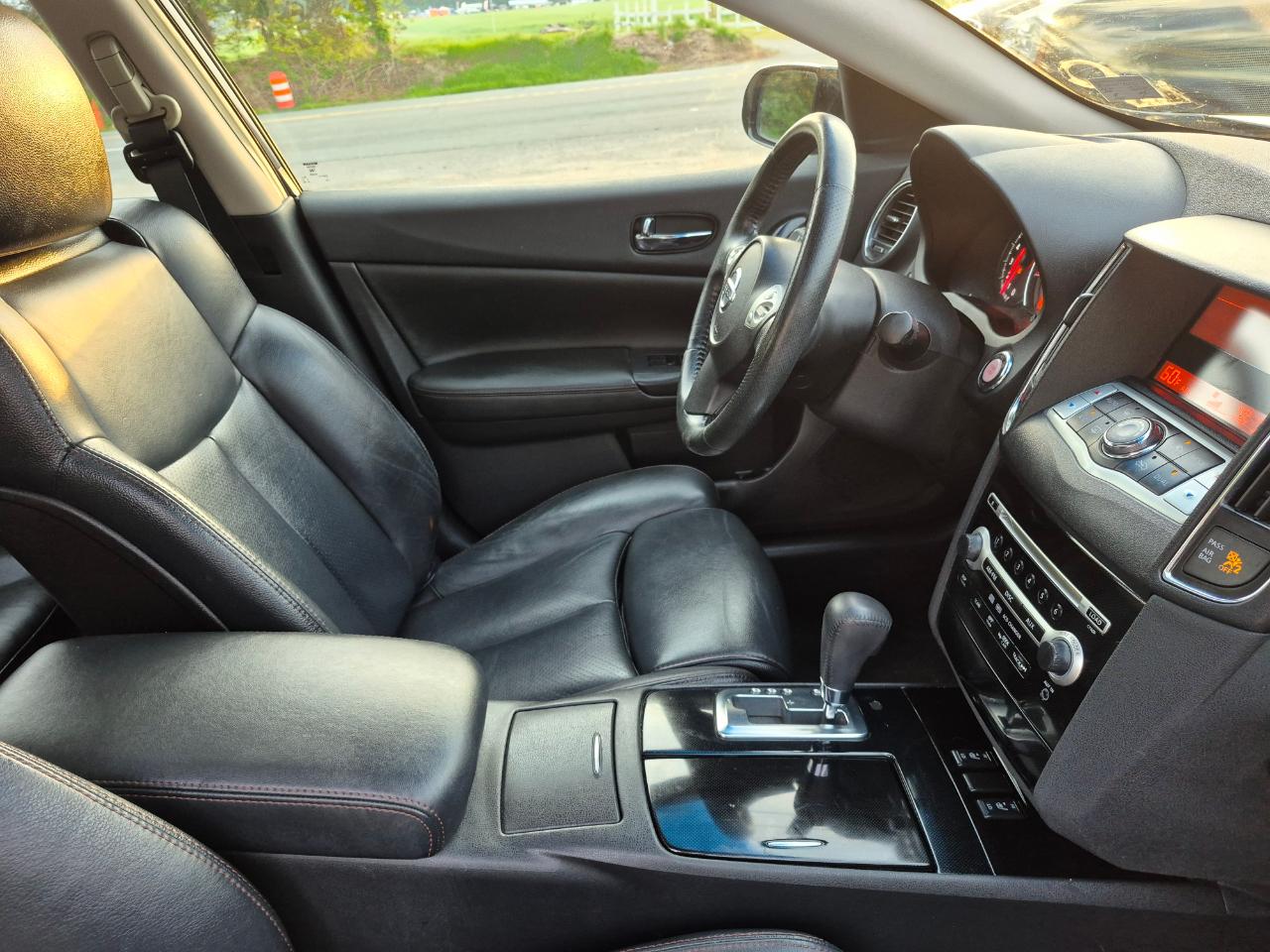 Nissan Maxima SV 2010