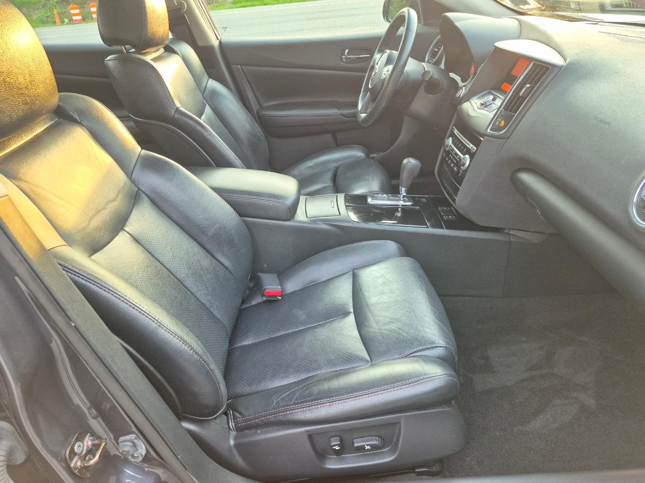 Nissan Maxima SV 2010