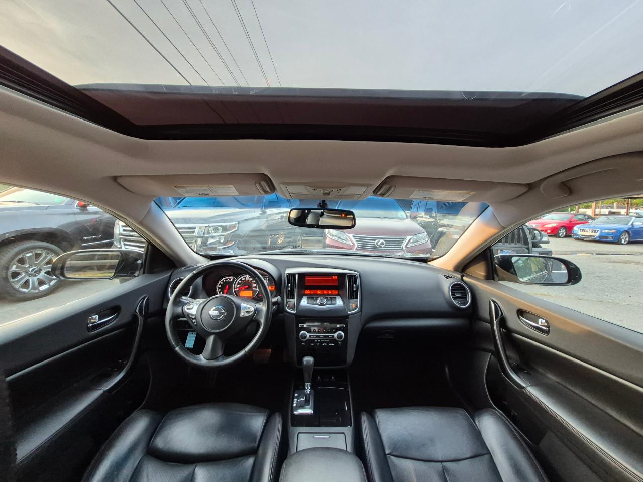 Nissan Maxima SV 2010