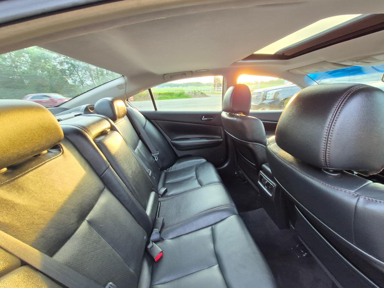 Nissan Maxima SV 2010