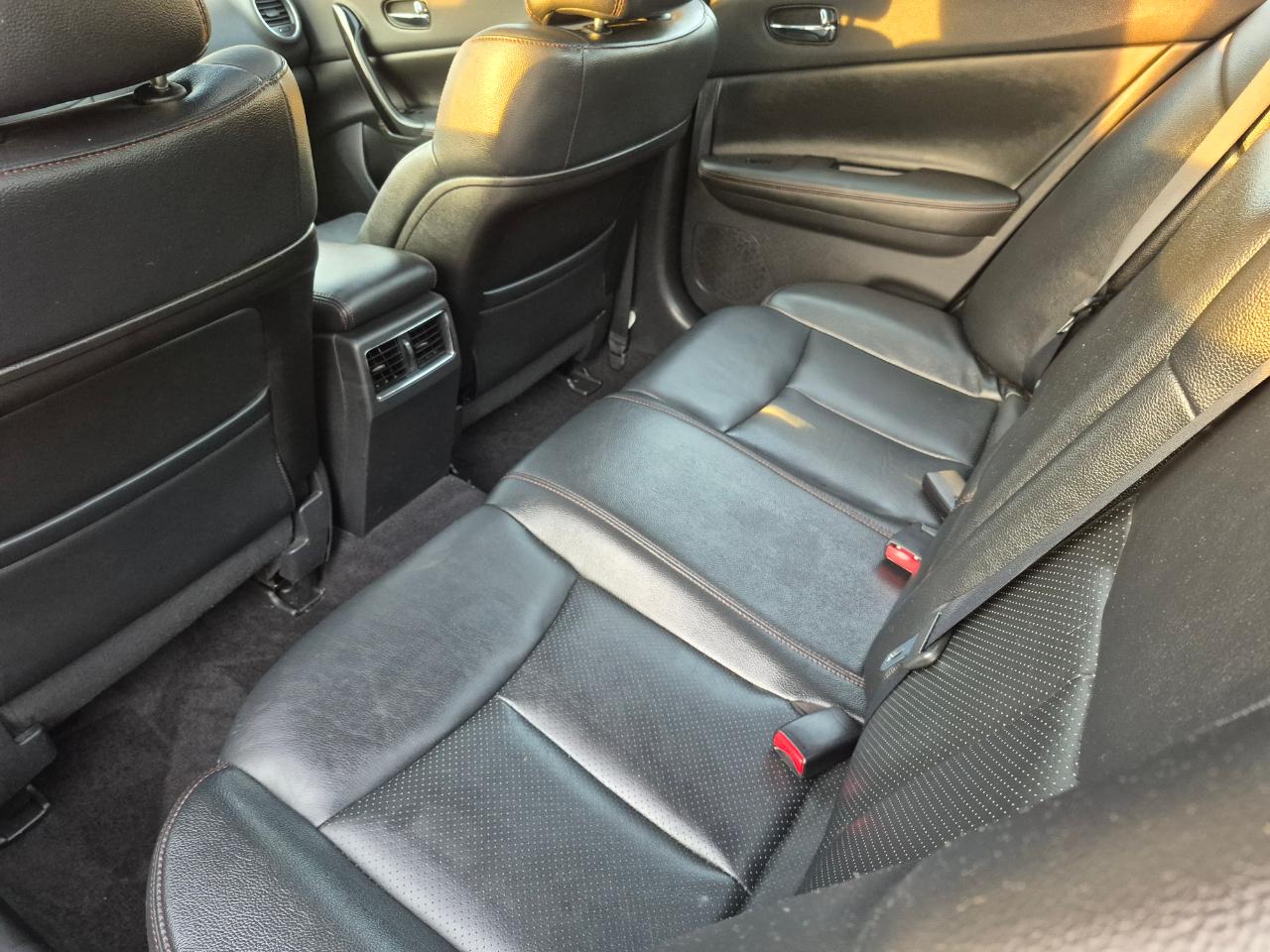 Nissan Maxima SV 2010