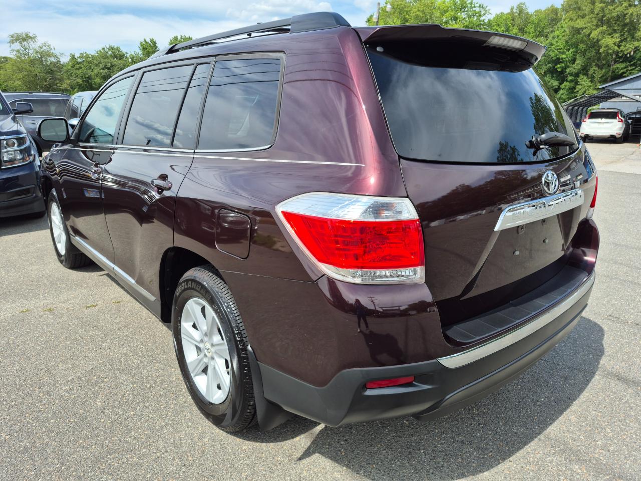 Toyota Highlander Base 2WD V6 2012