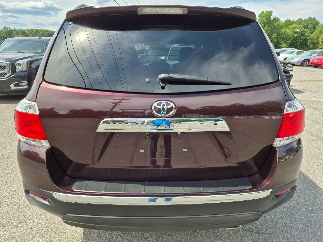 Toyota Highlander Base 2WD V6 2012