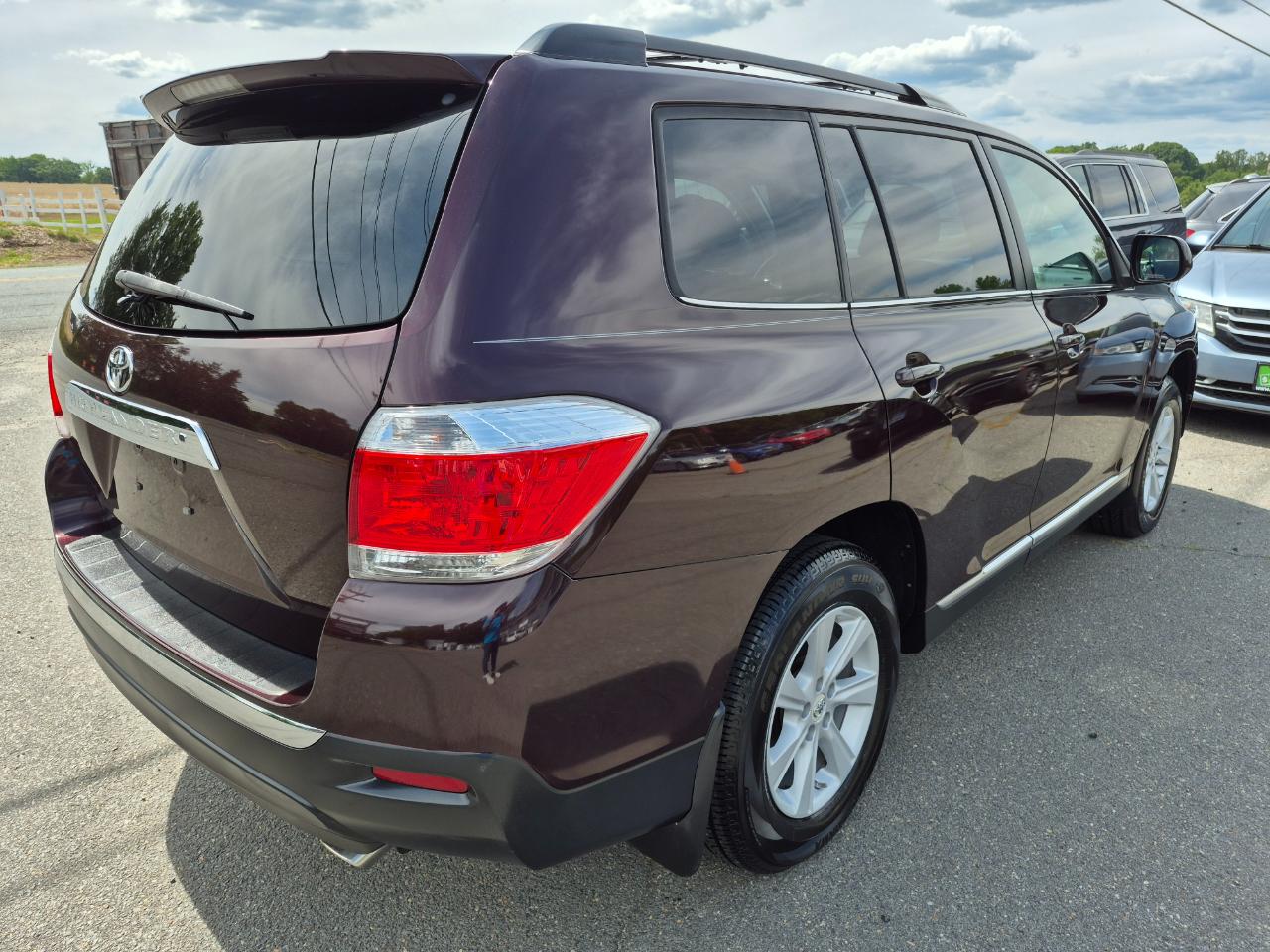 Toyota Highlander Base 2WD V6 2012
