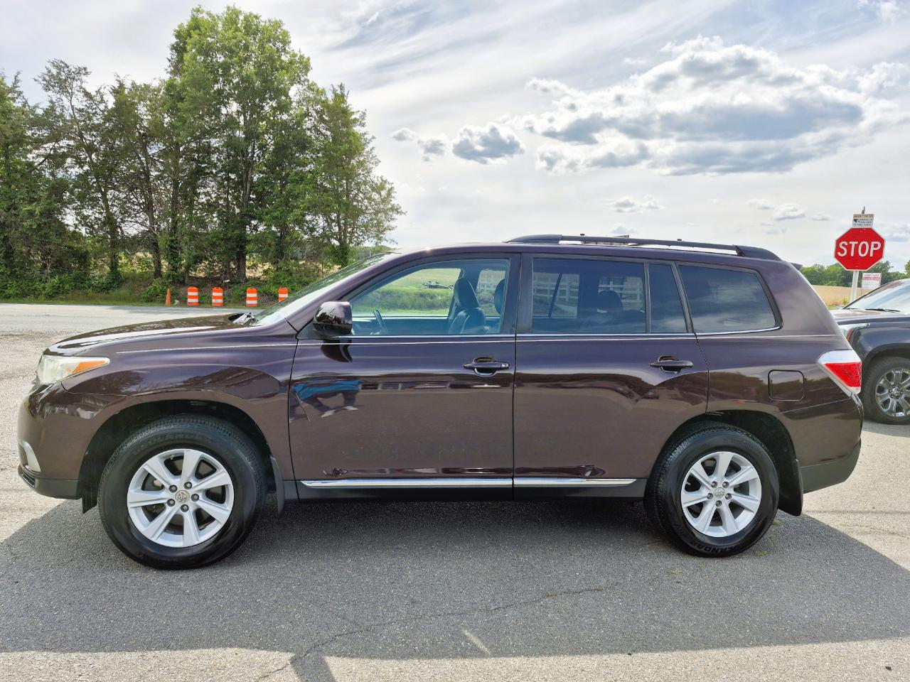 Toyota Highlander Base 2WD V6 2012