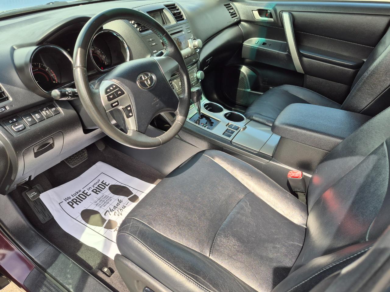 Toyota Highlander Base 2WD V6 2012