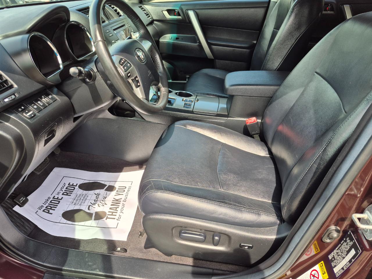 Toyota Highlander Base 2WD V6 2012