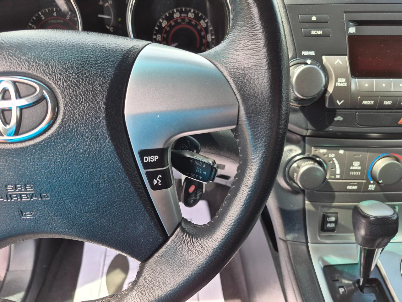 Toyota Highlander Base 2WD V6 2012