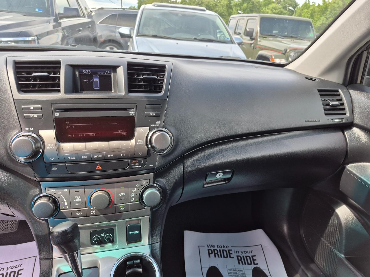 Toyota Highlander Base 2WD V6 2012