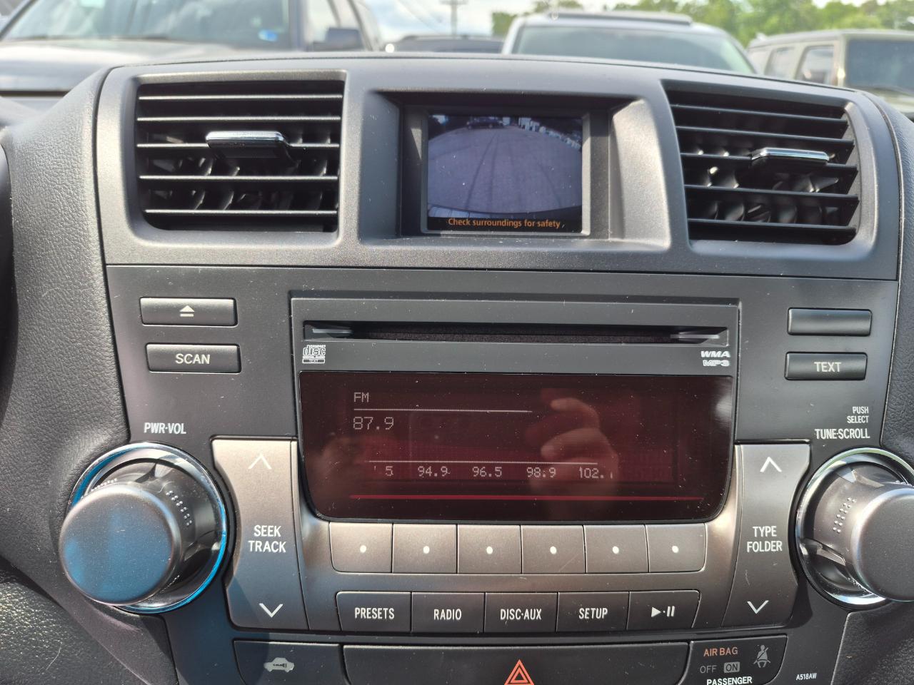 Toyota Highlander Base 2WD V6 2012