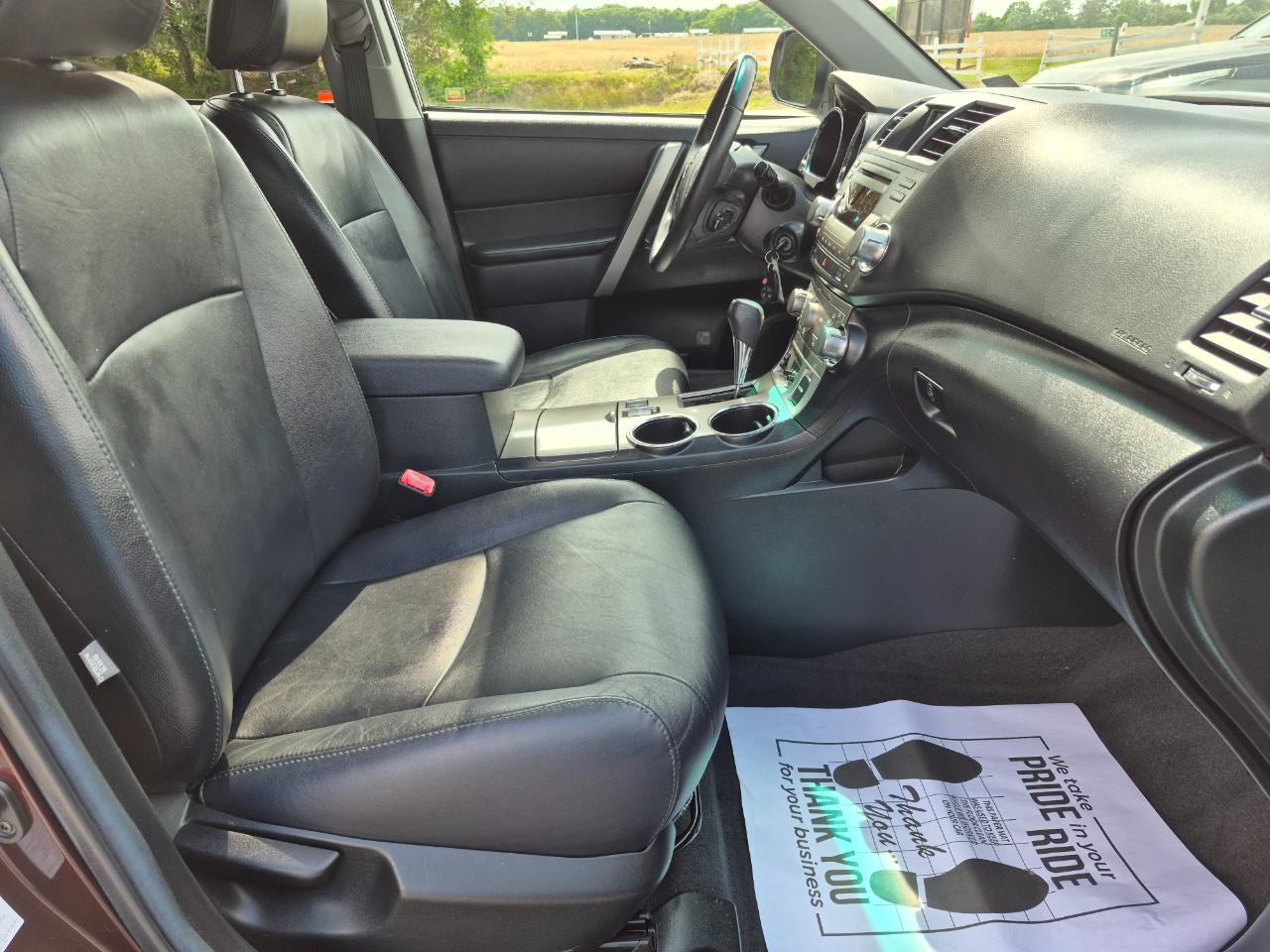 Toyota Highlander Base 2WD V6 2012