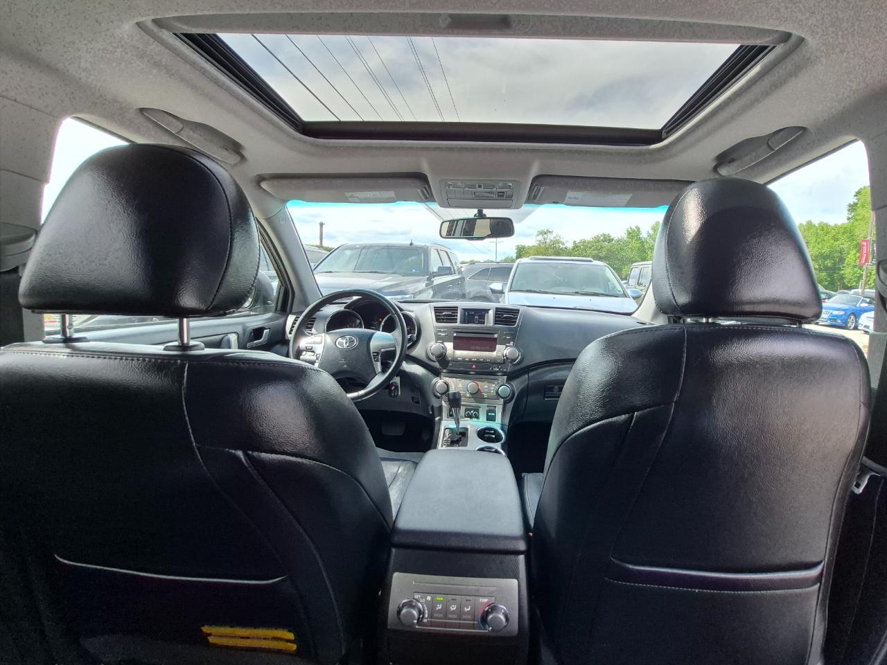 Toyota Highlander Base 2WD V6 2012
