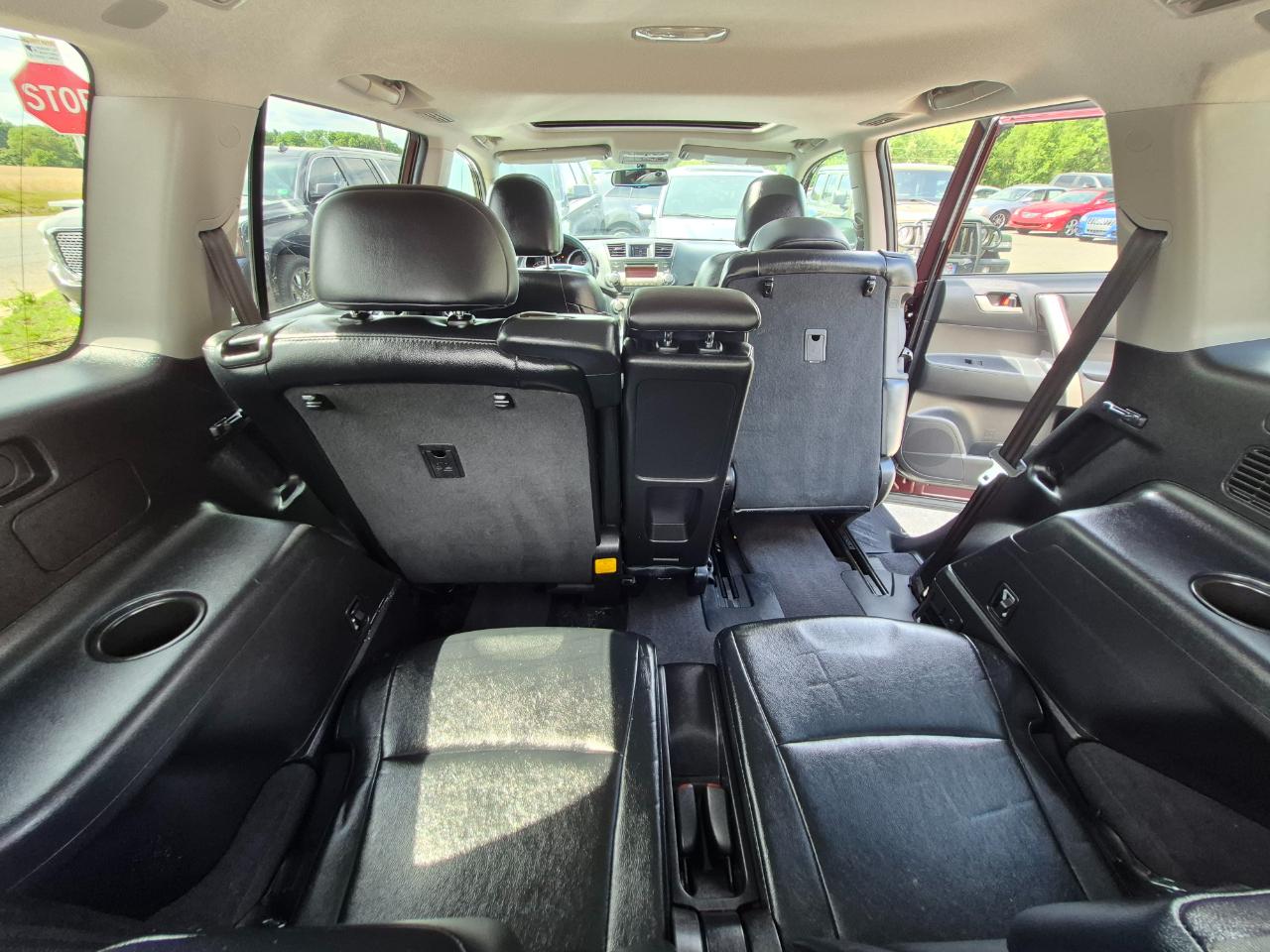 Toyota Highlander Base 2WD V6 2012