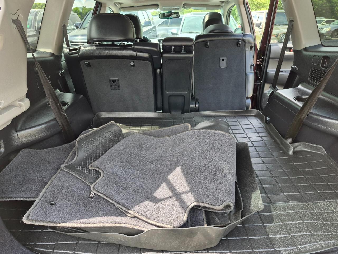 Toyota Highlander Base 2WD V6 2012