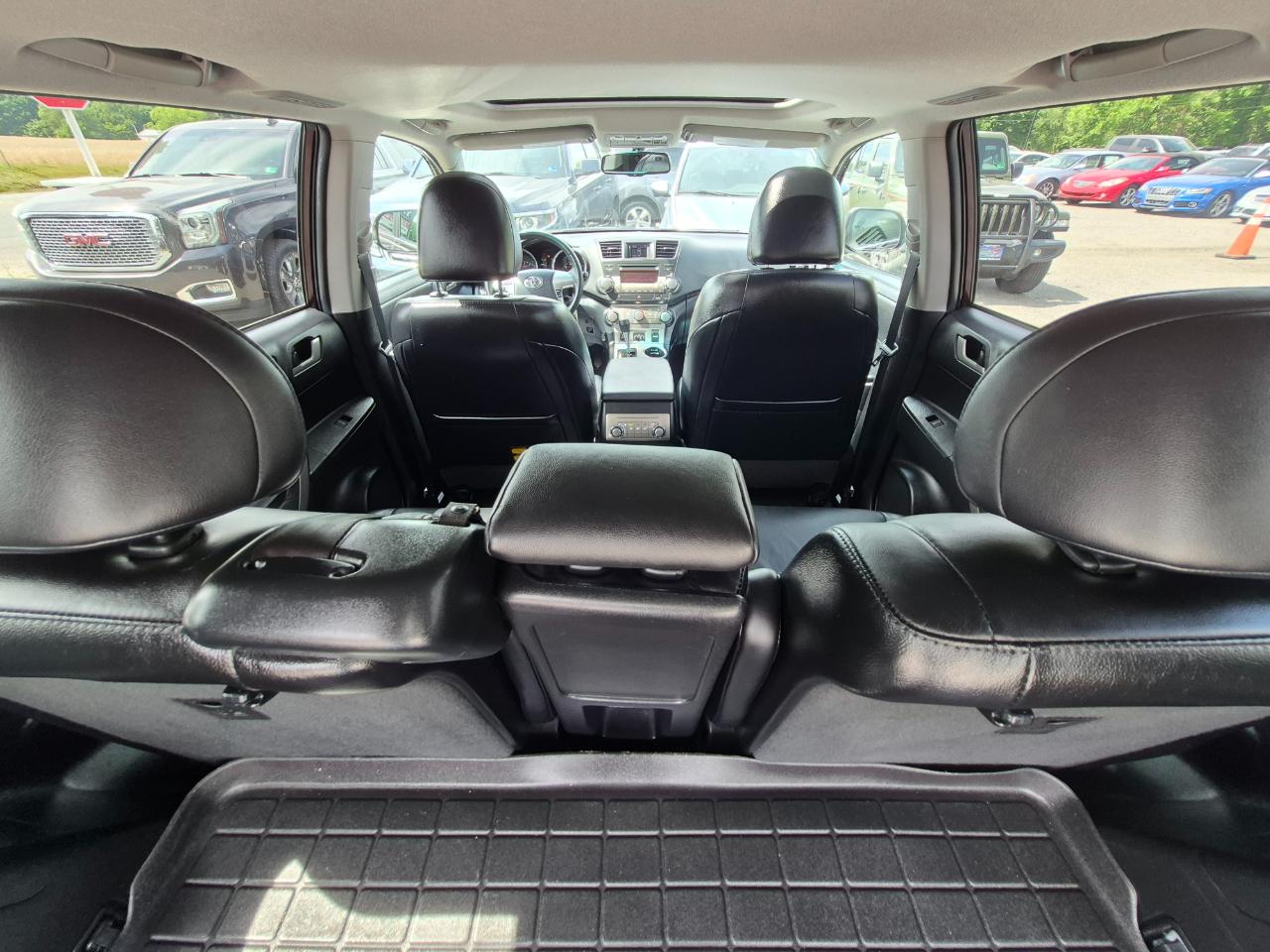Toyota Highlander Base 2WD V6 2012