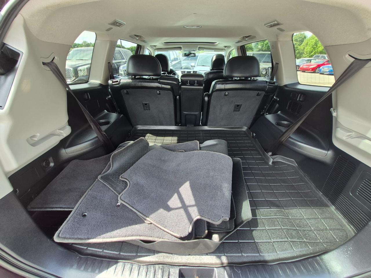 Toyota Highlander Base 2WD V6 2012