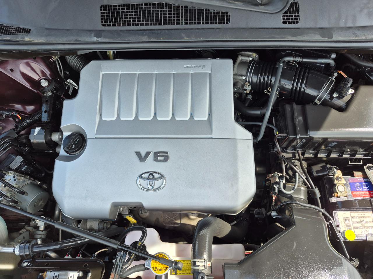 Toyota Highlander Base 2WD V6 2012