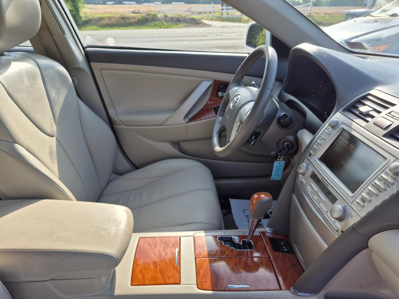 Toyota Camry XLE 4D Sedan 2011