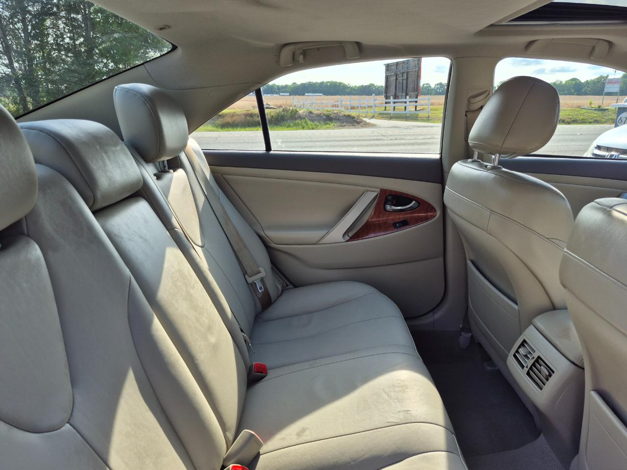 Toyota Camry XLE 4D Sedan 2011