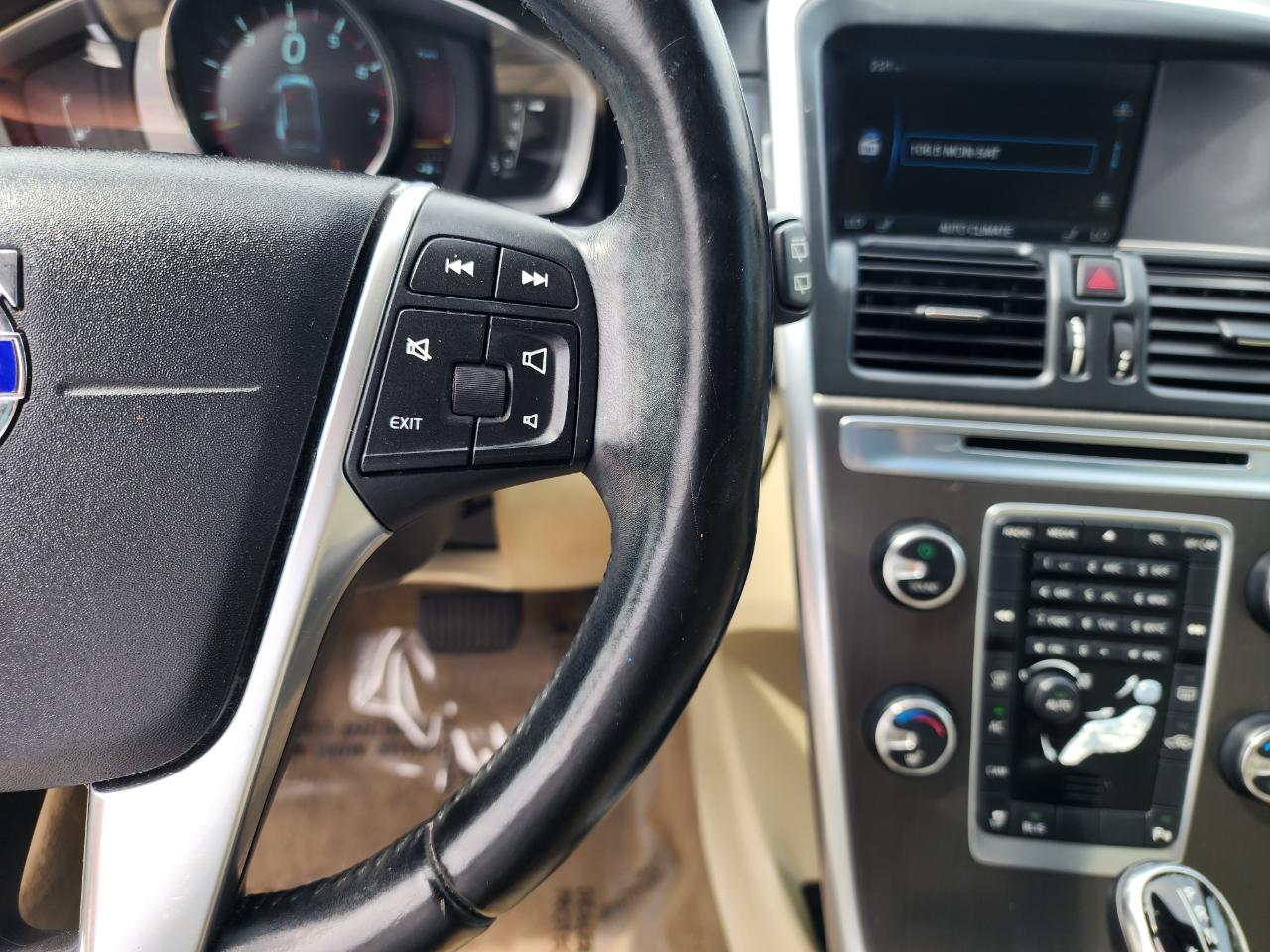 Volvo XC60 AWD 4dr 3.2L Premier Plus 2015