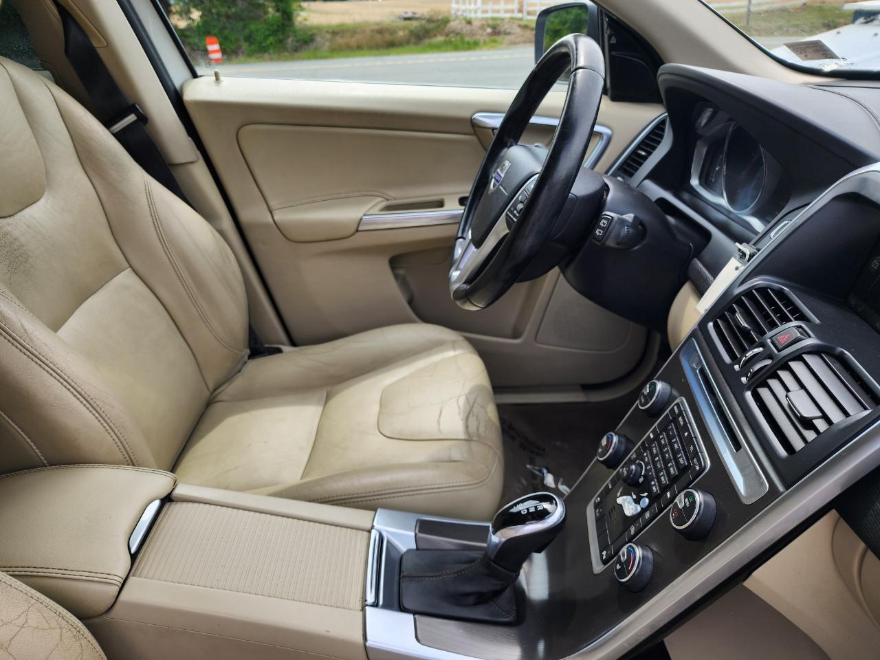 Volvo XC60 AWD 4dr 3.2L Premier Plus 2015