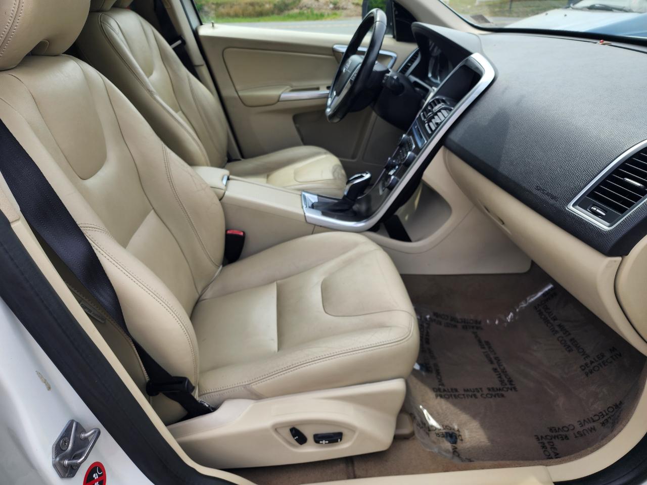 Volvo XC60 AWD 4dr 3.2L Premier Plus 2015