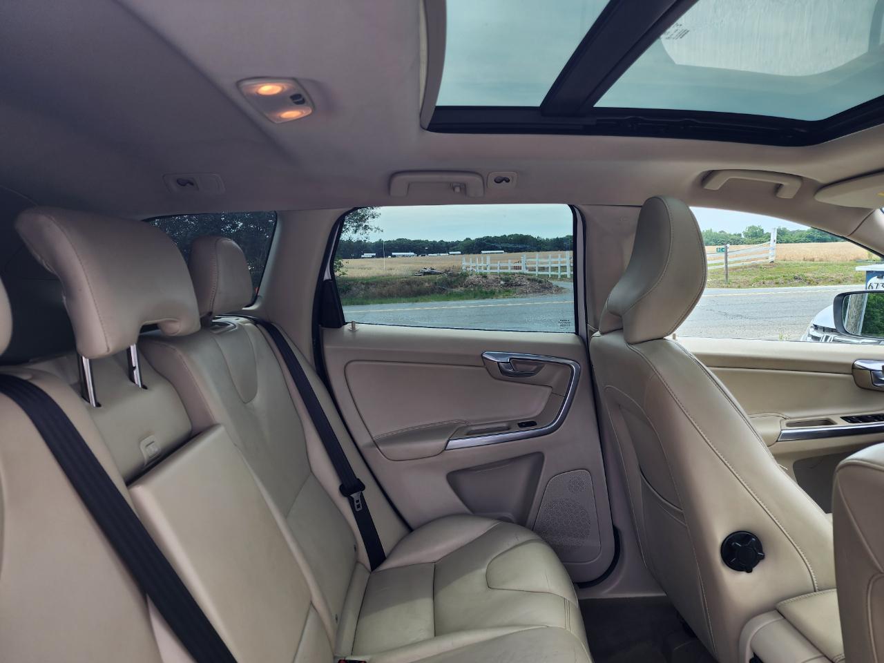 Volvo XC60 AWD 4dr 3.2L Premier Plus 2015