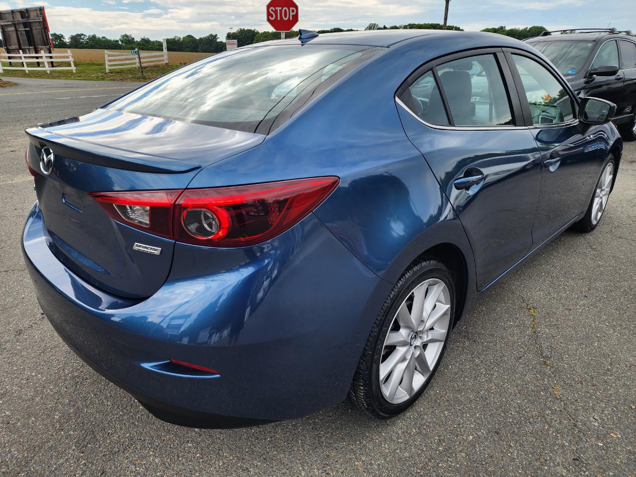 Mazda MAZDA3 Grand Touring 4-Door 2017