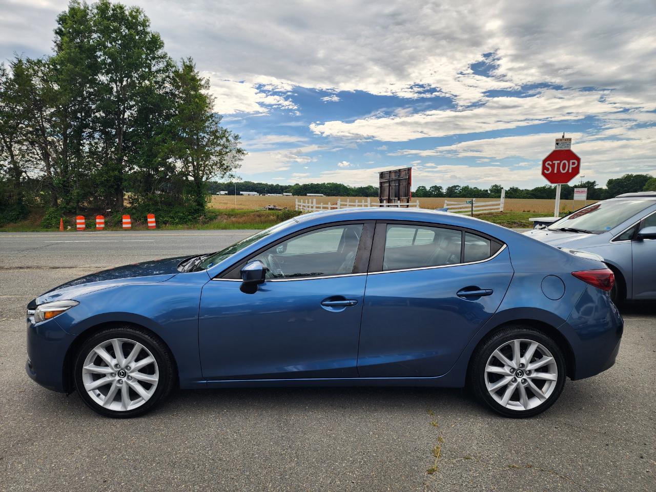 Mazda MAZDA3 Grand Touring 4-Door 2017