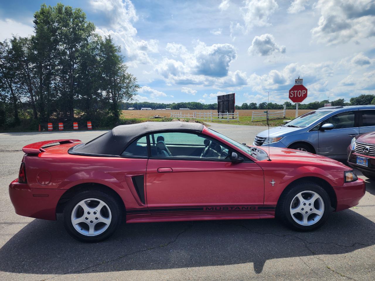 Ford Mustang Deluxe Convertible 2001