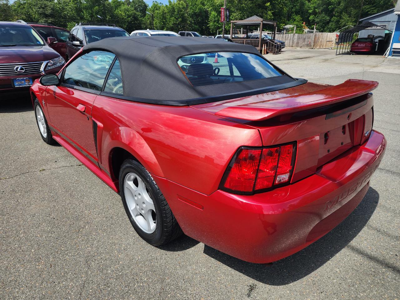Ford Mustang Deluxe Convertible 2001