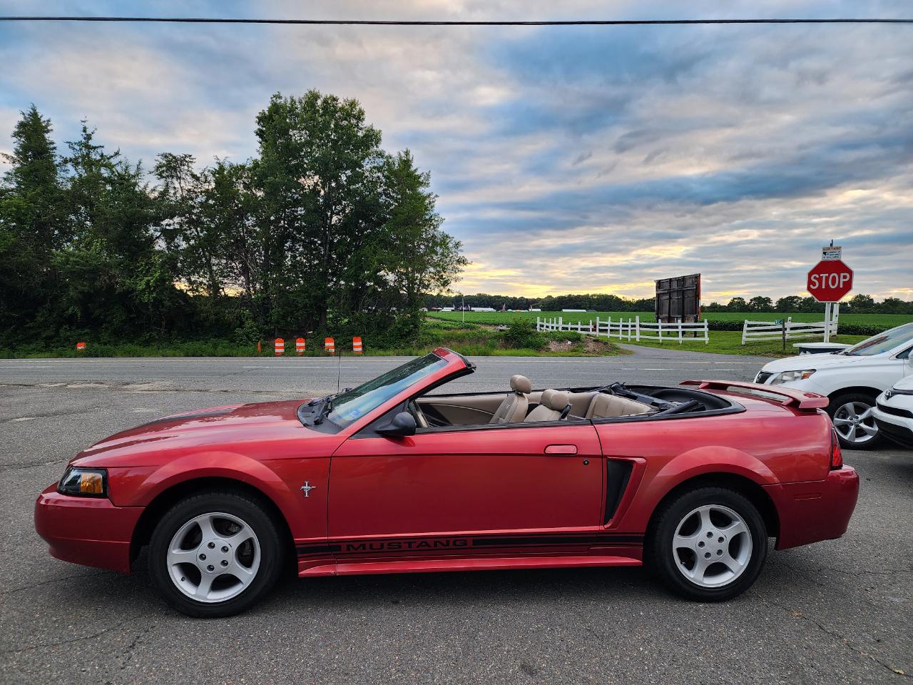 Ford Mustang Deluxe Convertible 2001
