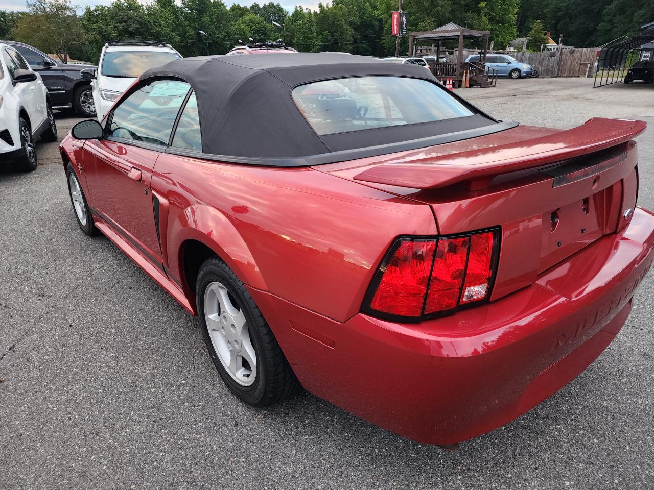 Ford Mustang Deluxe Convertible 2001
