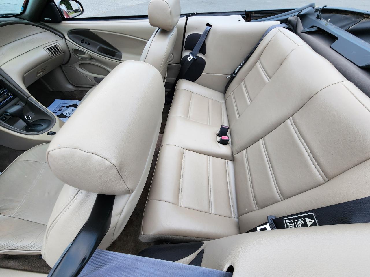 Ford Mustang Deluxe Convertible 2001
