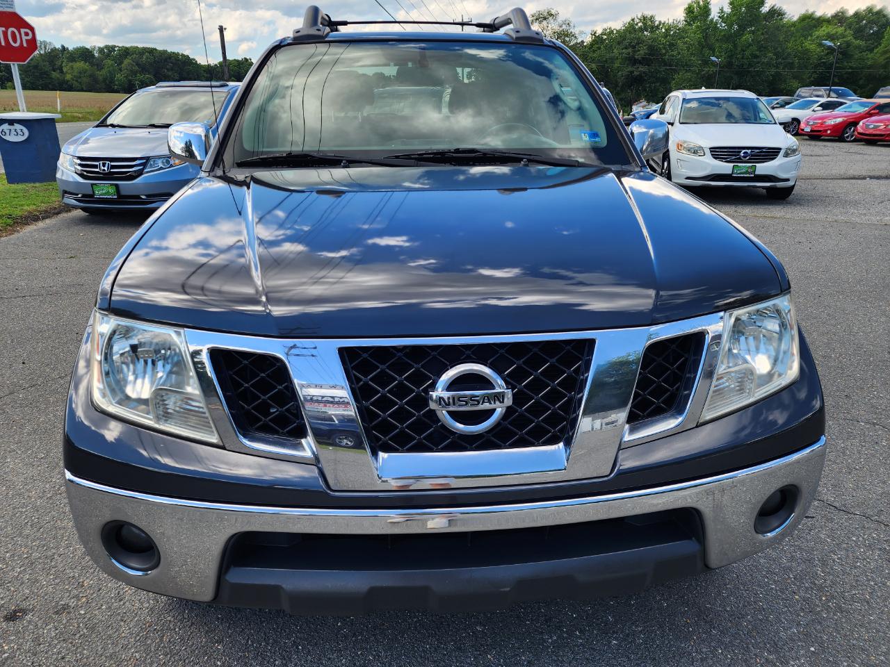 Nissan Frontier LE Crew Cab 4WD 2010