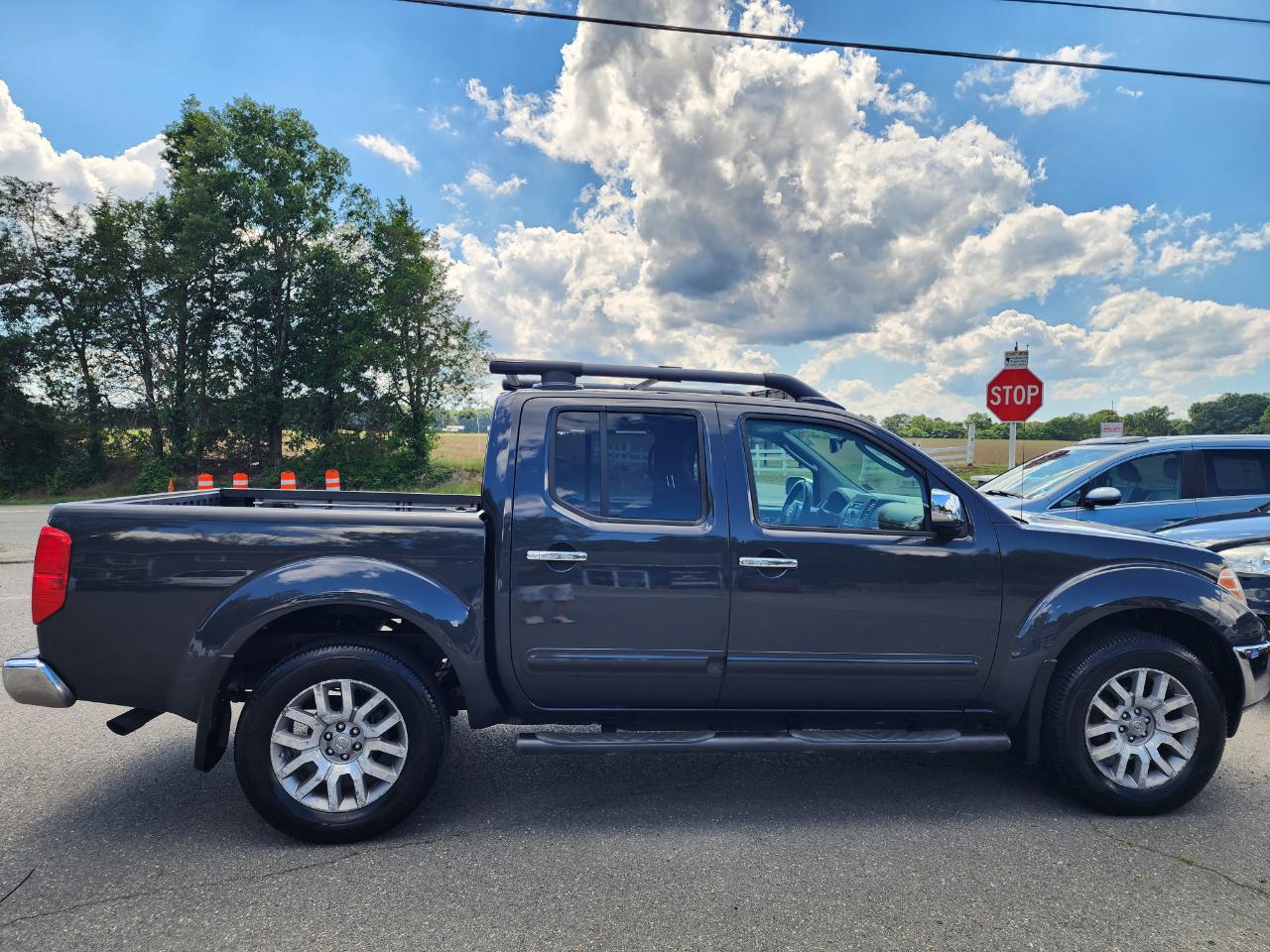 Nissan Frontier LE Crew Cab 4WD 2010