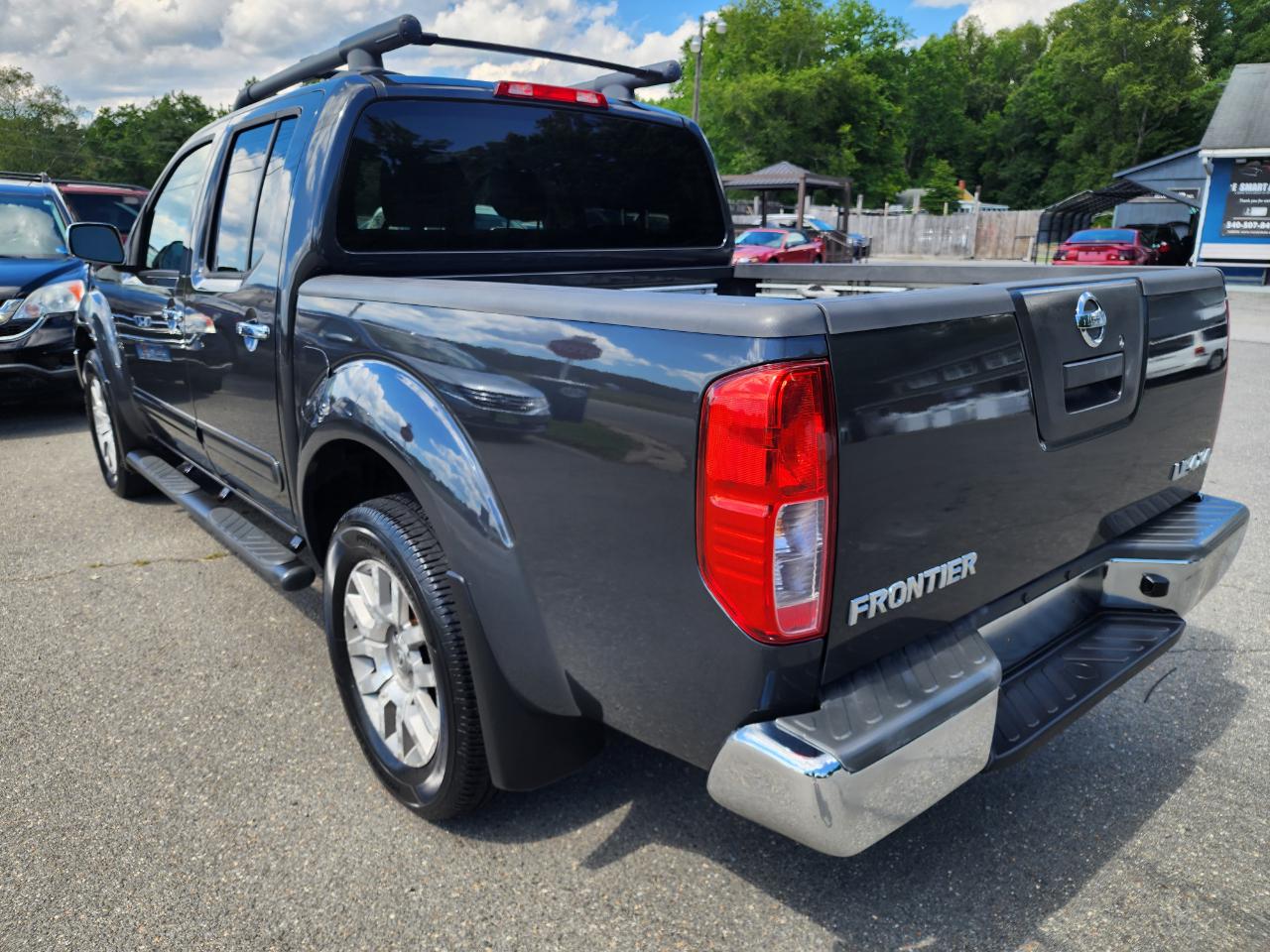 Nissan Frontier LE Crew Cab 4WD 2010