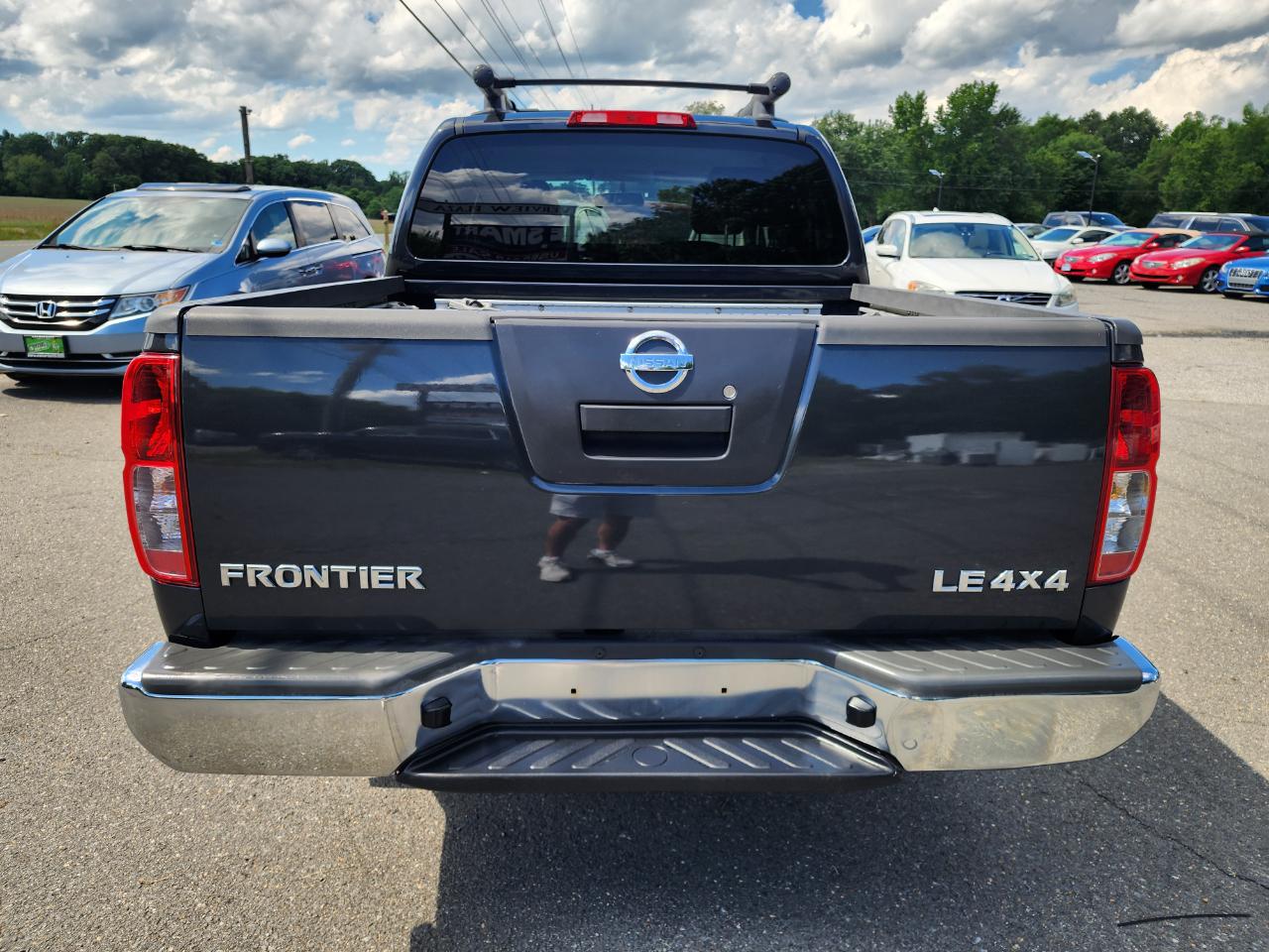 Nissan Frontier LE Crew Cab 4WD 2010