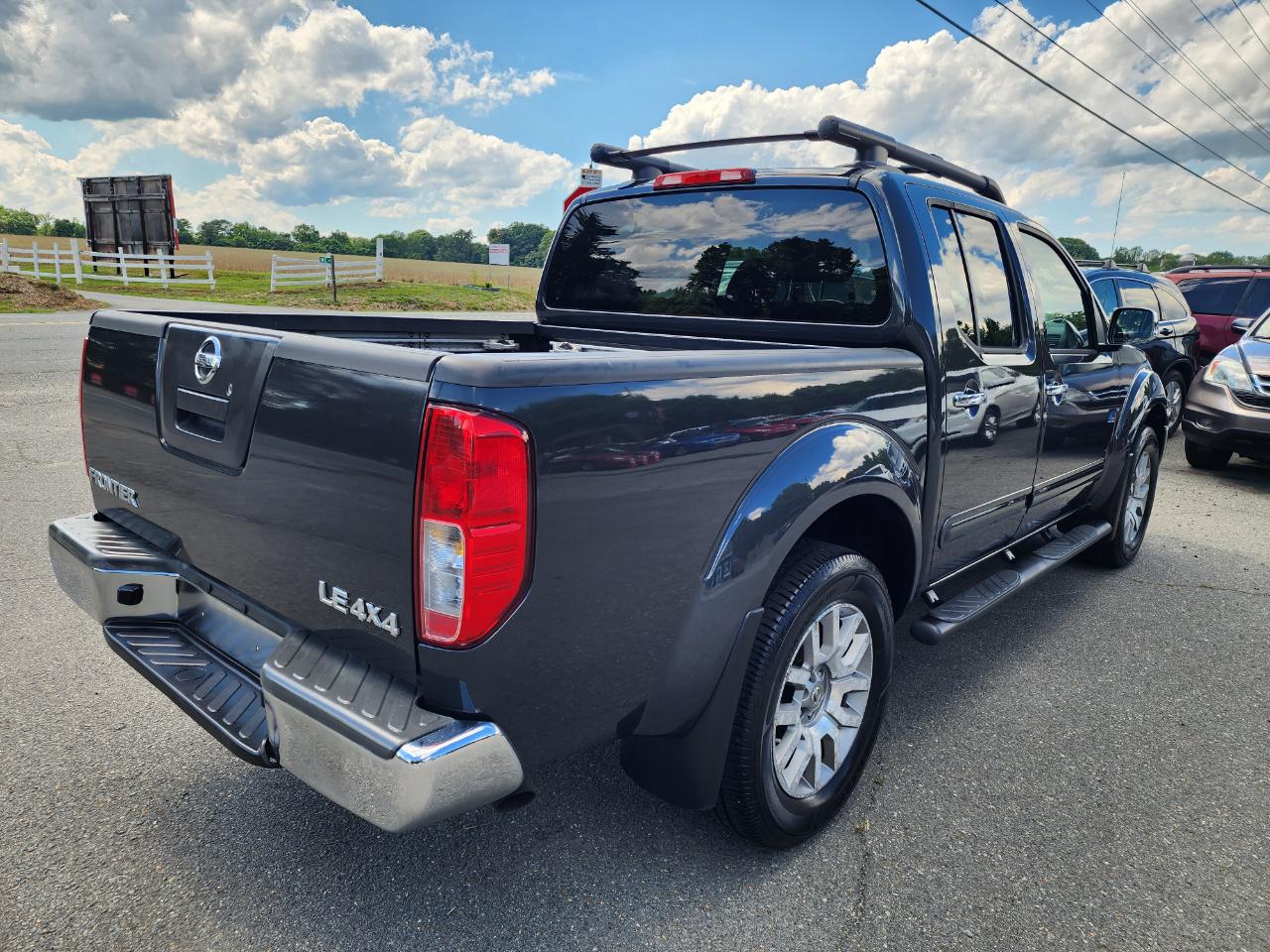 Nissan Frontier LE Crew Cab 4WD 2010
