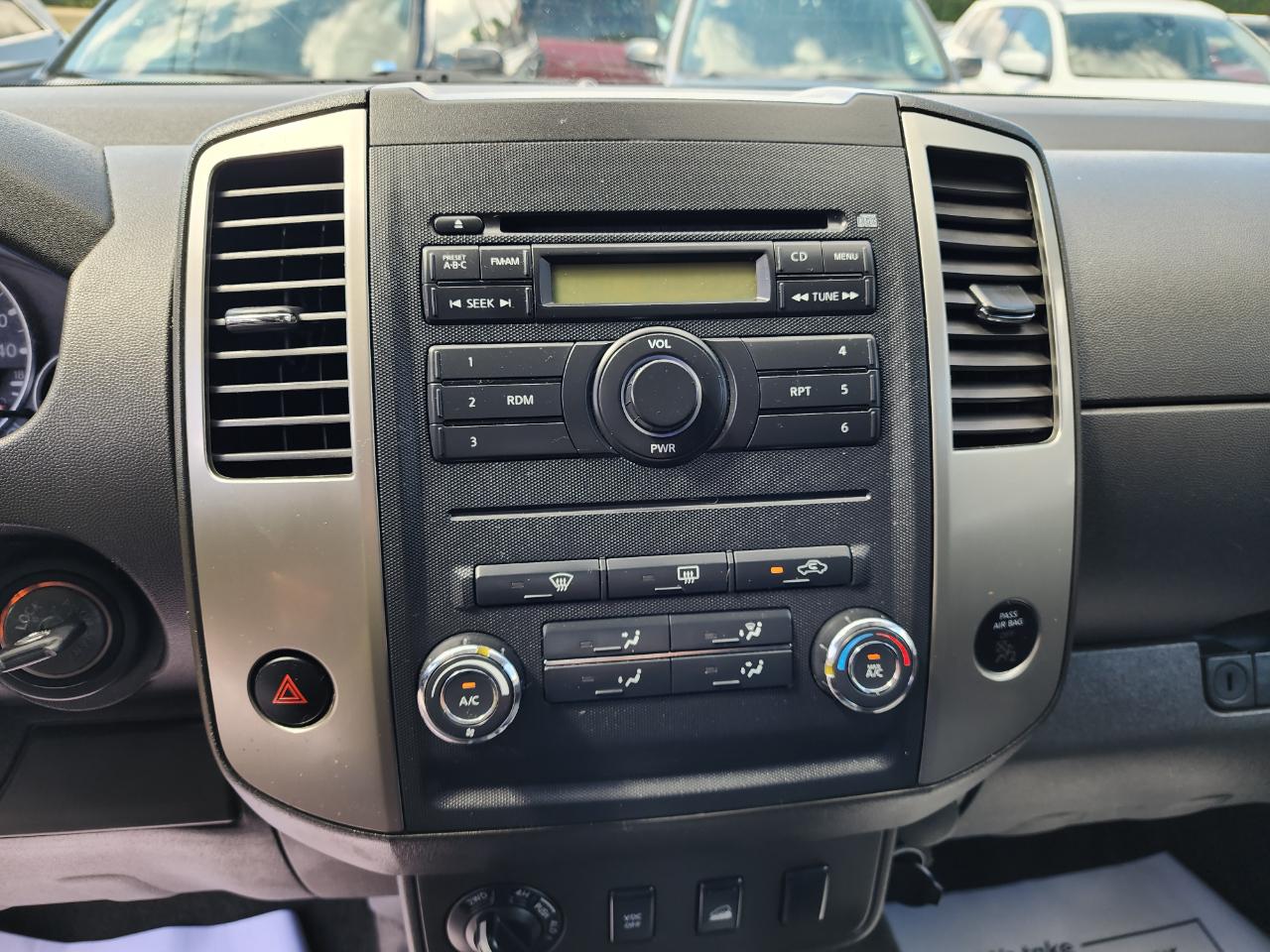 Nissan Frontier LE Crew Cab 4WD 2010