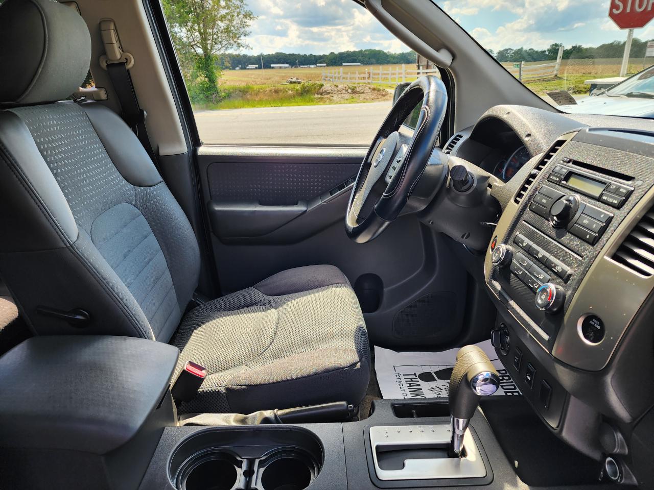 Nissan Frontier LE Crew Cab 4WD 2010