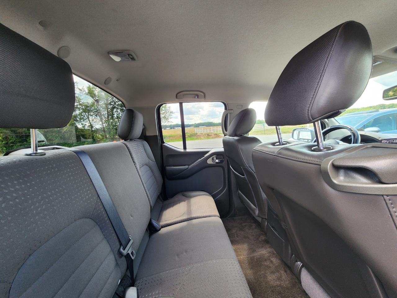 Nissan Frontier LE Crew Cab 4WD 2010