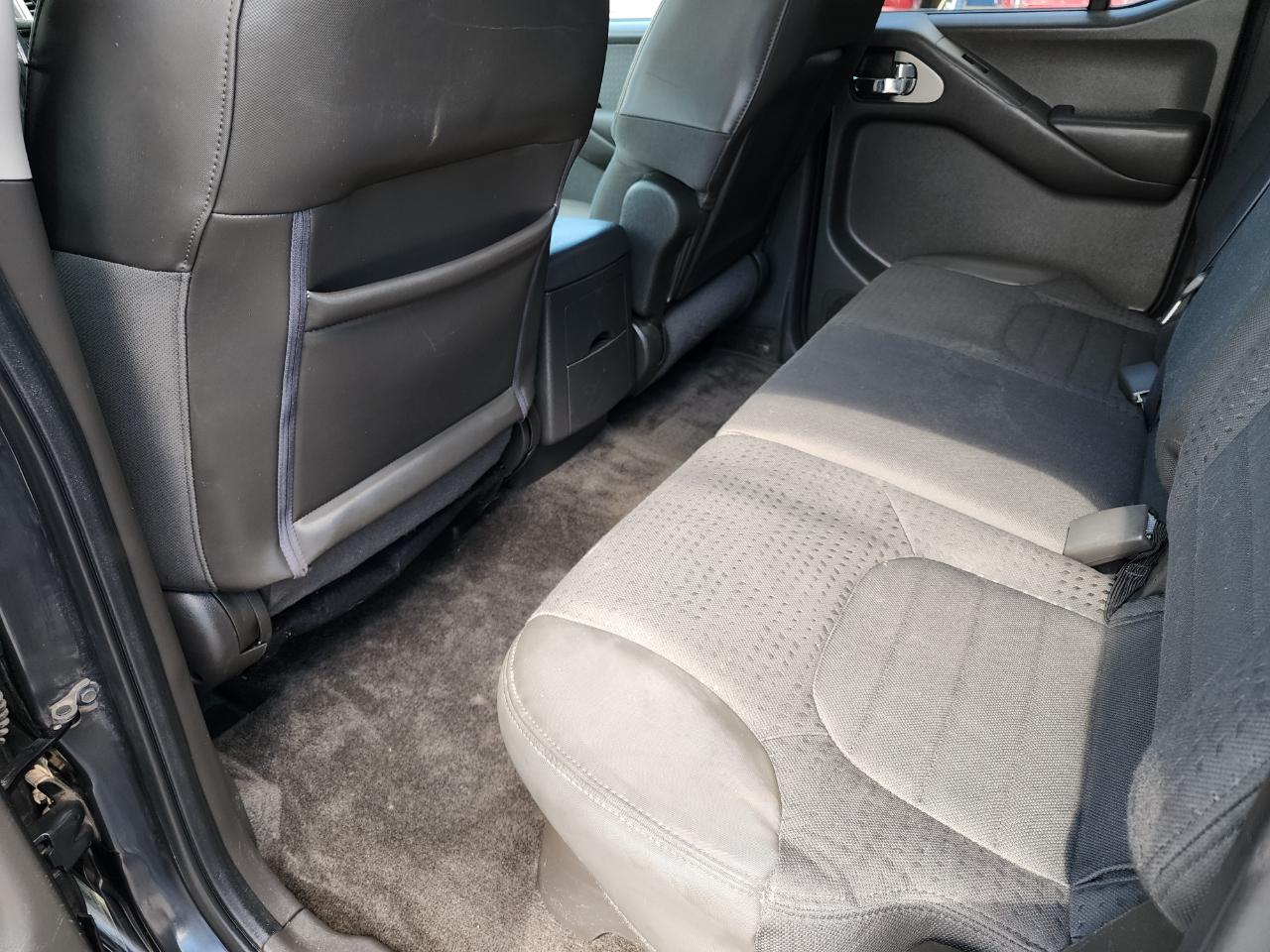Nissan Frontier LE Crew Cab 4WD 2010